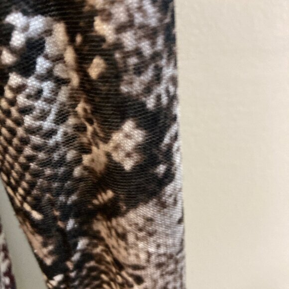 BCBG MAXAZRIA Snakeskin Print Long Sleeve Top Size Medium - Picture 4 of 7